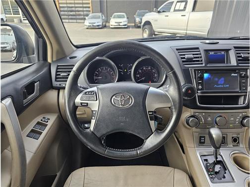 2013 Toyota Highlander SE