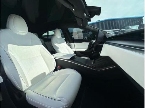 2022 Tesla Model S Plaid