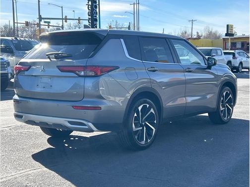 2024 Mitsubishi Outlander SE