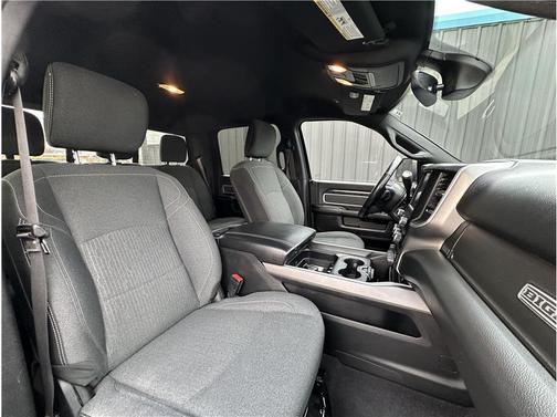 2019 RAM 2500 Big Horn Crew Cab 4x4 8' Box