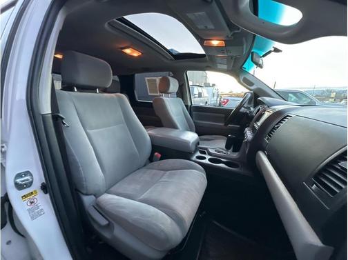 2015 Toyota Sequoia SR5