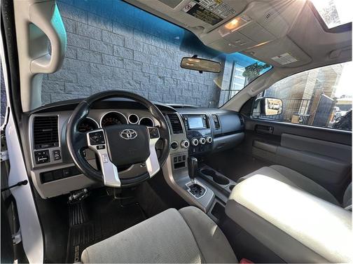 2015 Toyota Sequoia SR5