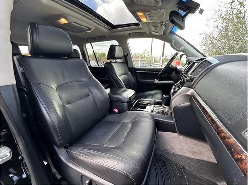 Black 2015 Toyota Land Cruiser Base