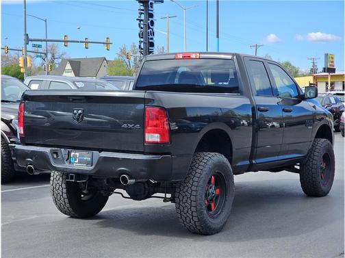 Brilliant Black Crystal Pearlcoat 2019 RAM 1500 Express