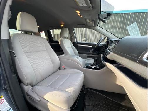 2016 Toyota Highlander LE