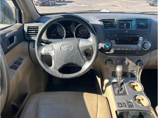 2012 Toyota Highlander SE