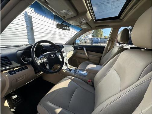 2012 Toyota Highlander SE