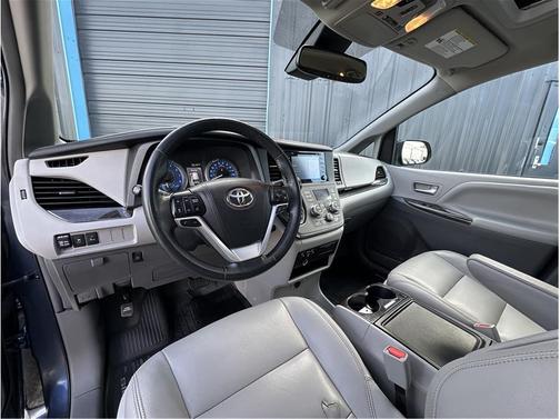 2019 Toyota Sienna XLE