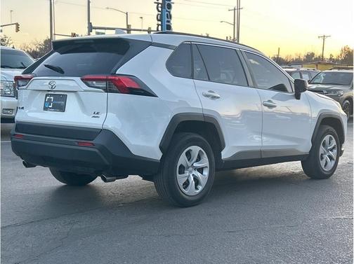 2020 Toyota RAV4 LE
