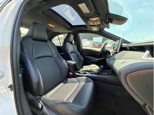 Blizzard Pearl 2020 Toyota Corolla XSE