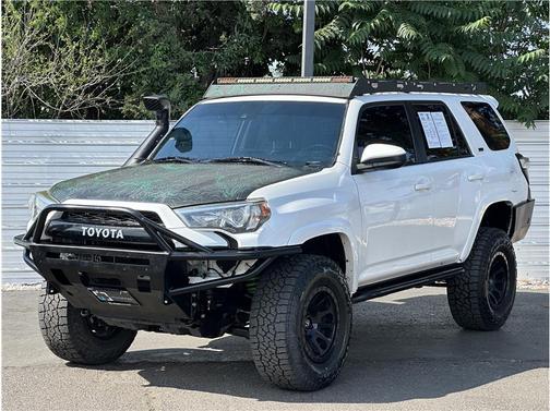Super White 2020 Toyota 4Runner SR5