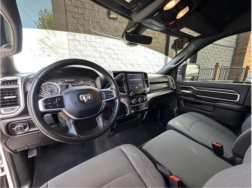 Bright White Clearcoat 2024 RAM 2500 Big Horn Crew Cab 4x4 6'4' Box