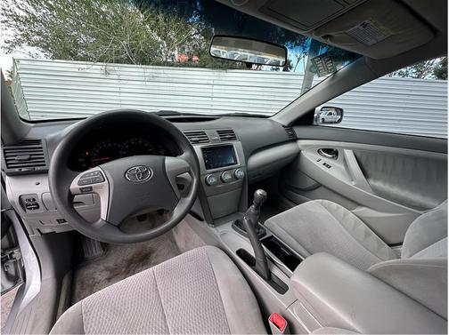 Classic Silver Metallic 2011 Toyota Camry LE
