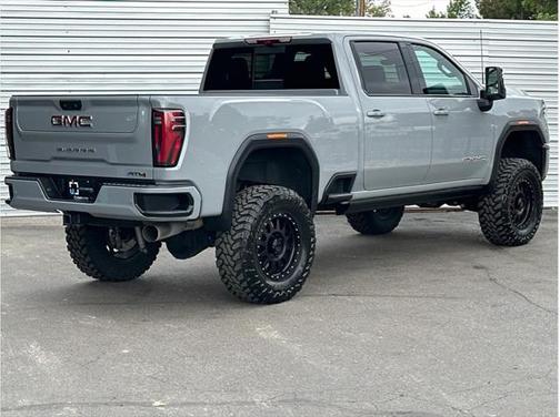 2024 GMC Sierra 2500 AT4