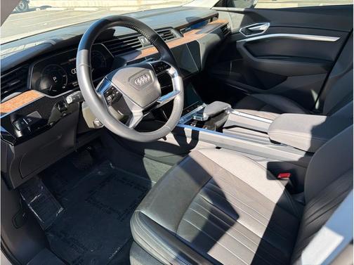 2019 Audi e-tron Premium Plus