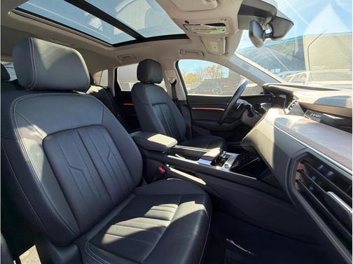 2019 Audi e-tron Premium Plus