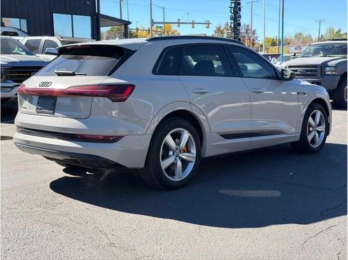 2019 Audi e-tron Premium Plus
