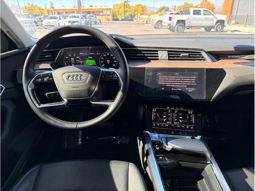 2019 Audi e-tron Premium Plus