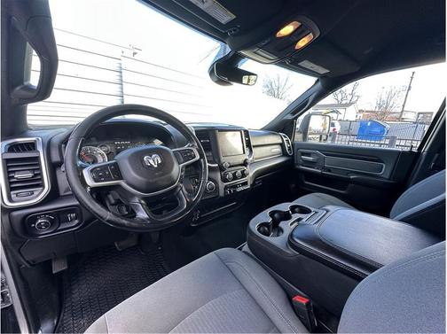 2023 RAM 2500 Big Horn Crew Cab 4x4 8' Box