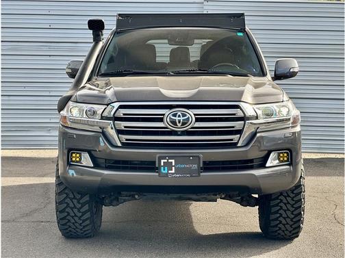 2017 Toyota Land Cruiser Base