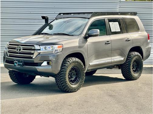 2017 Toyota Land Cruiser Base