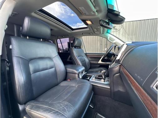 2016 Toyota Land Cruiser Base