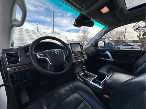 2016 Toyota Land Cruiser Base