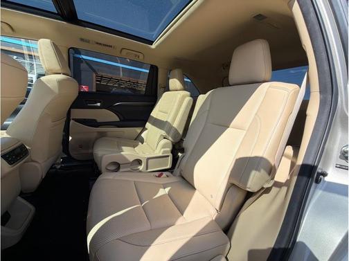 Gold 2014 Toyota Highlander Hybrid Platinum