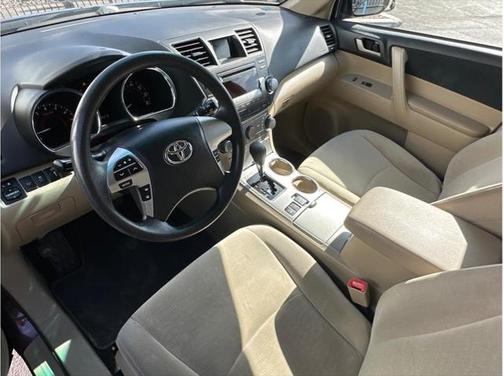 2012 Toyota Highlander SE