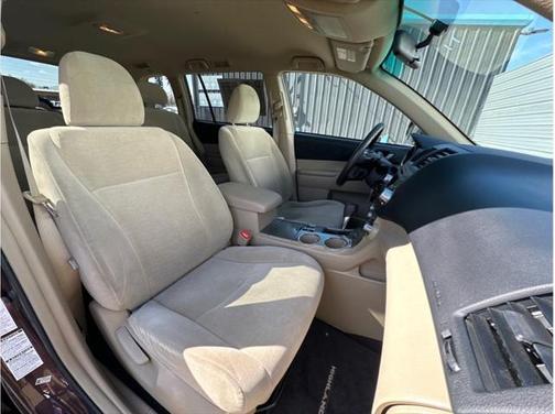 2012 Toyota Highlander SE