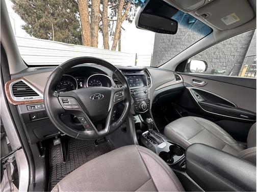 2017 Hyundai SANTA FE SE