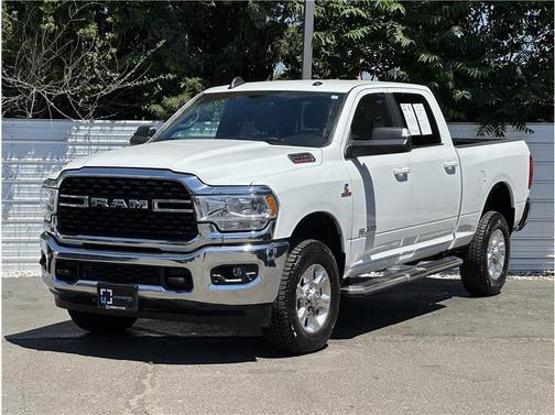 Bright White Clearcoat 2022 RAM 2500 Big Horn Crew Cab 4x4 6'4' Box