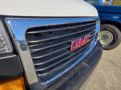 Summit White 2025 GMC Savana 2500 Work Van