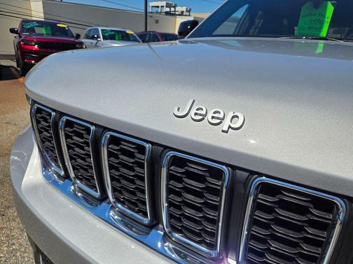 Silver 2025 Jeep Grand Cherokee Laredo