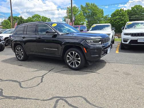 Diamond Black 2023 Jeep Grand Cherokee Overland