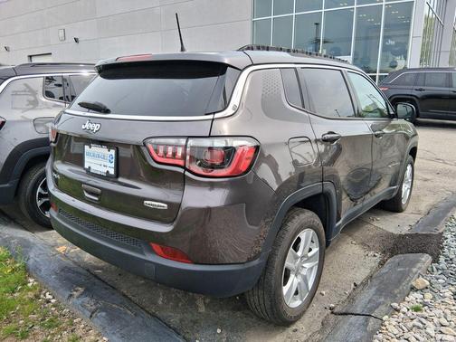 Granite Crystal Metallic Clearcoat 2022 Jeep Compass Latitude