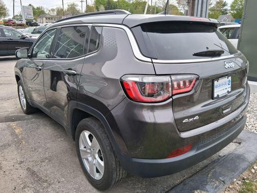 Granite Crystal Metallic Clearcoat 2022 Jeep Compass Latitude