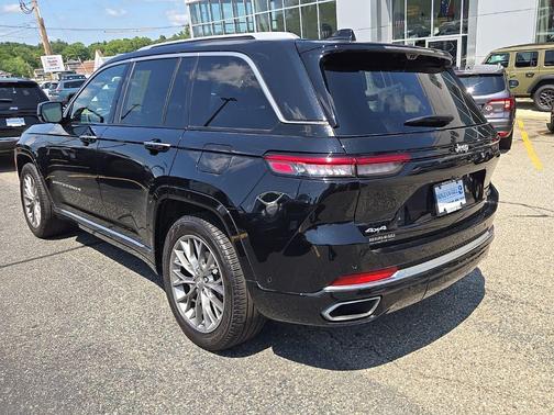 Diamond Black 2023 Jeep Grand Cherokee Summit