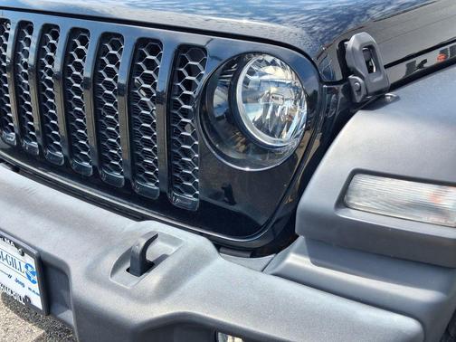 Black Clearcoat 2020 Jeep Gladiator Sport