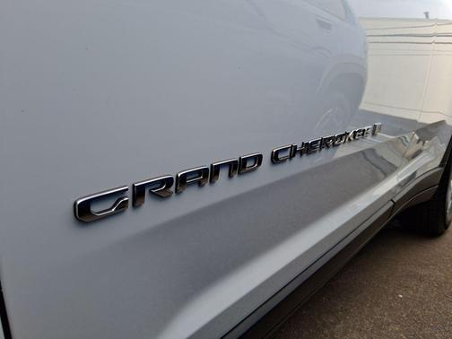 Bright White Clearcoat 2023 Jeep Grand Cherokee Limited