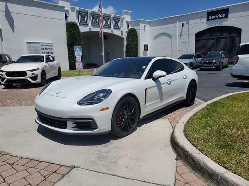2018 Porsche Panamera 4