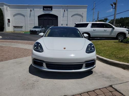 2018 Porsche Panamera 4