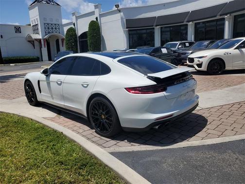 2018 Porsche Panamera 4