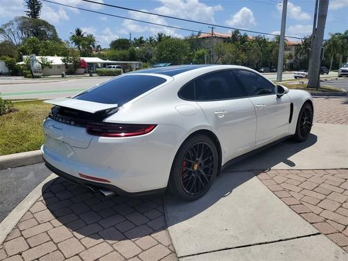 2018 Porsche Panamera 4