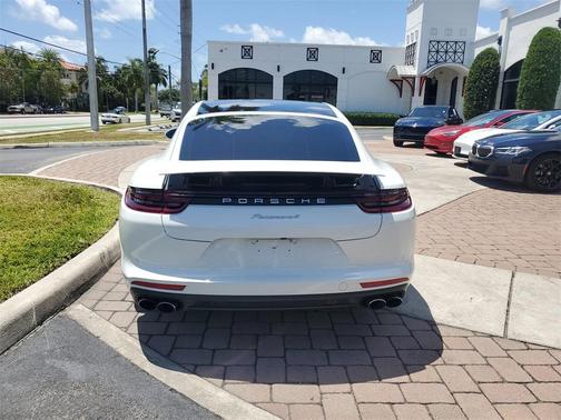 2018 Porsche Panamera 4