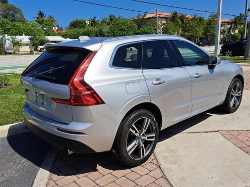 2021 Volvo XC60 T5 Momentum