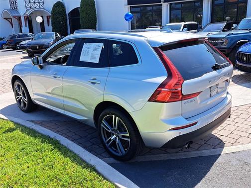 2021 Volvo XC60 T5 Momentum