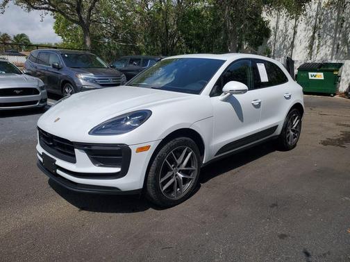 2022 Porsche Macan Base