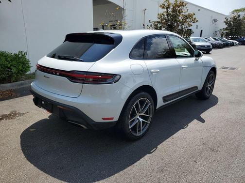 2022 Porsche Macan Base