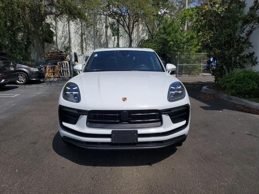 2022 Porsche Macan Base